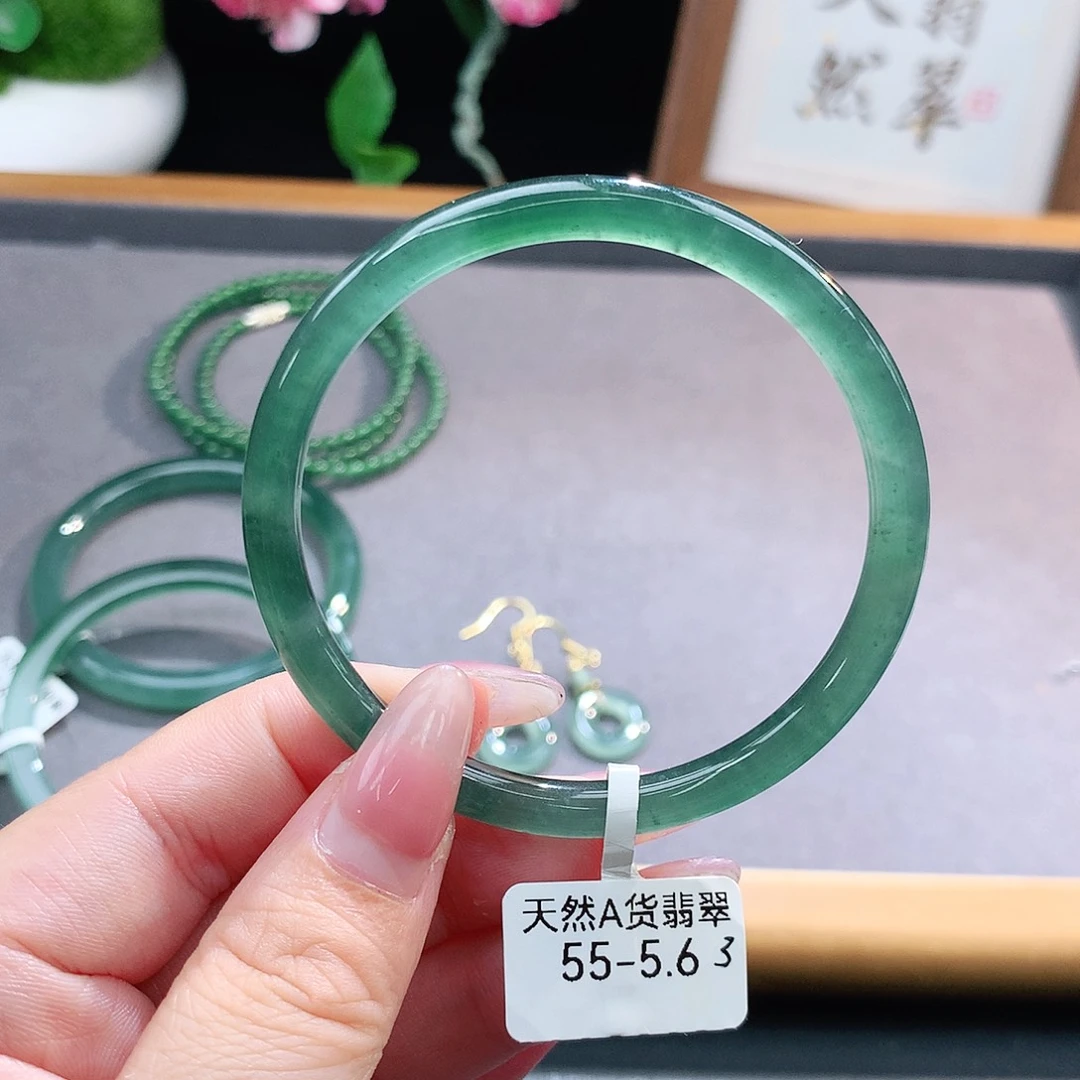 未镶嵌手镯（圆镯）翡翠