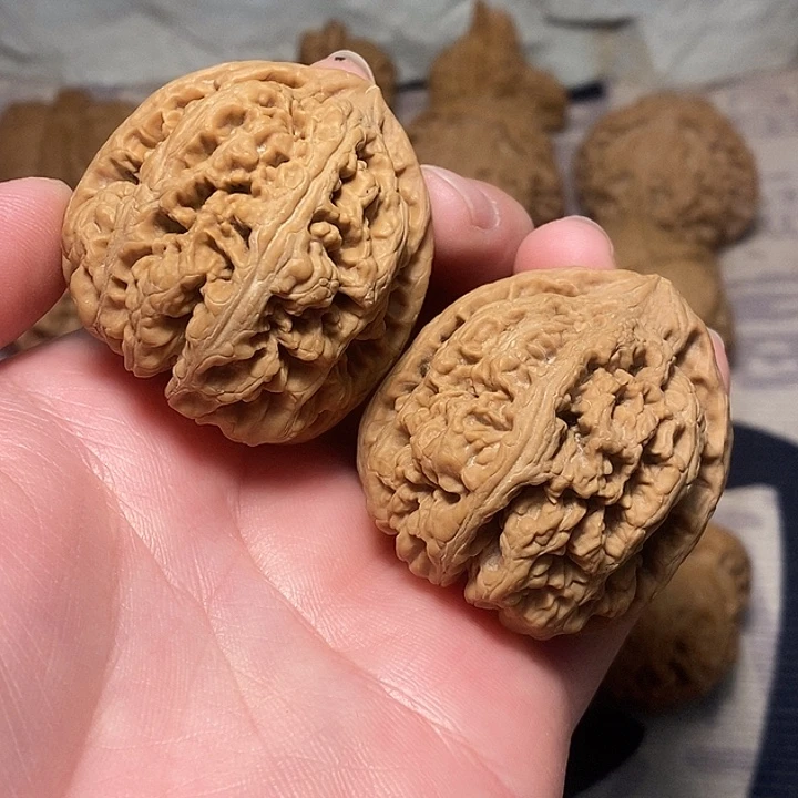 …***.文玩核桃吊坠39大粗筋