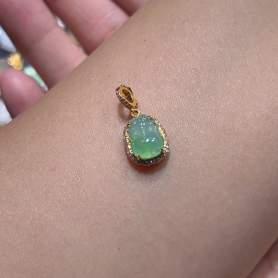 翡翠颈饰18K金镶嵌吊坠