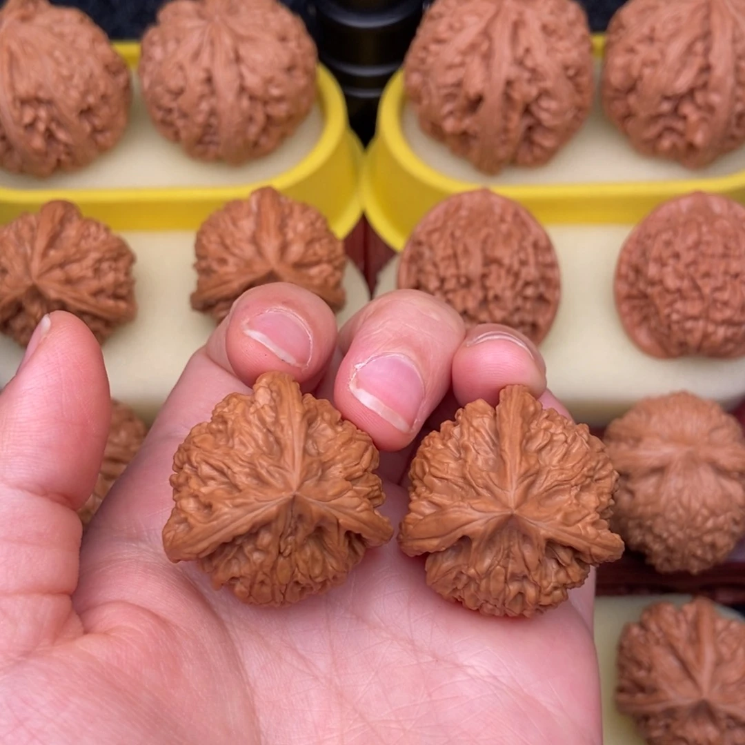 文玩核桃把件32精品粗筋矮球文山三棱