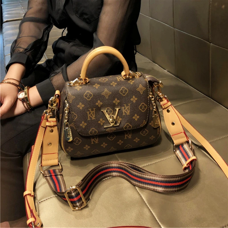 轻奢印花斜挎包女新款休闲气质手提包小包时尚个性单肩小圆包女款