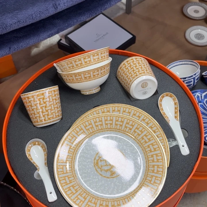 瓷片书斋里有个人说他