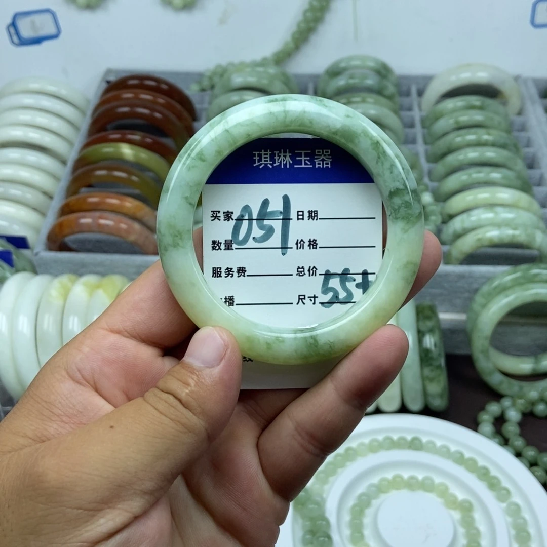 蛇纹石玉未镶嵌手镯