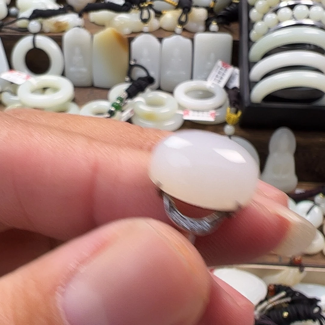 诚***诚和田玉未镶嵌颈饰