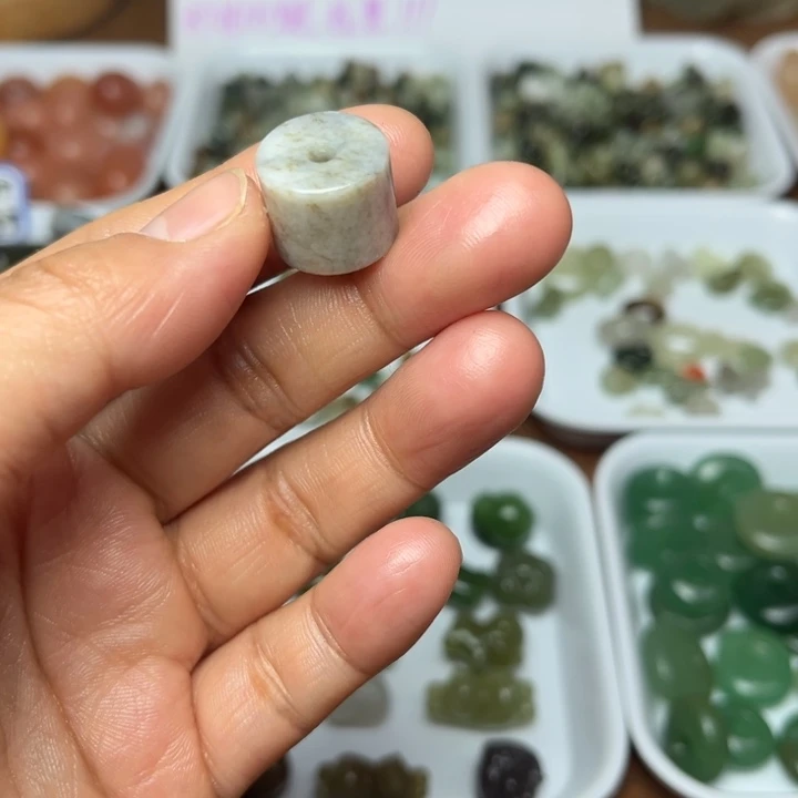 和田玉未镶嵌珠宝半成品21号微瑕款