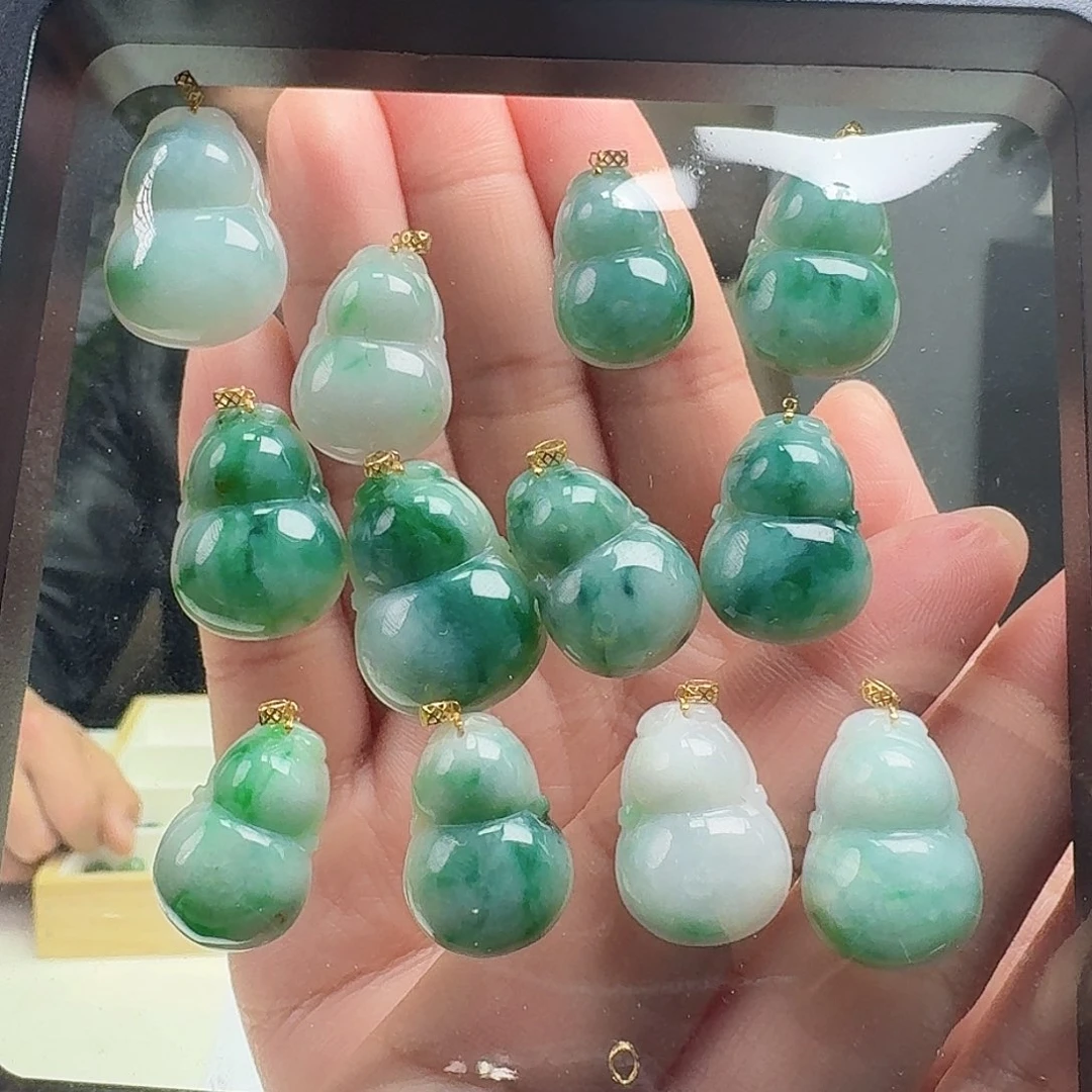 翡翠吊坠(不含链)18K金镶嵌多样性发货其一