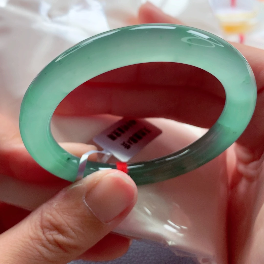 翡翠未镶嵌手镯（圆镯）师妹49.5高冰绿钢灯泡（20号）