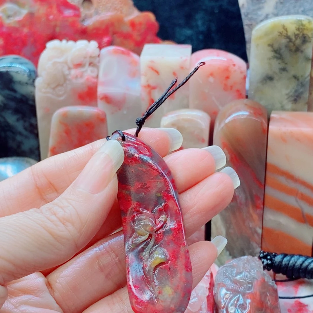 巴林石信**龙鸡血挂件