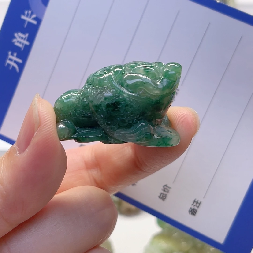 独山玉未镶嵌小手玩