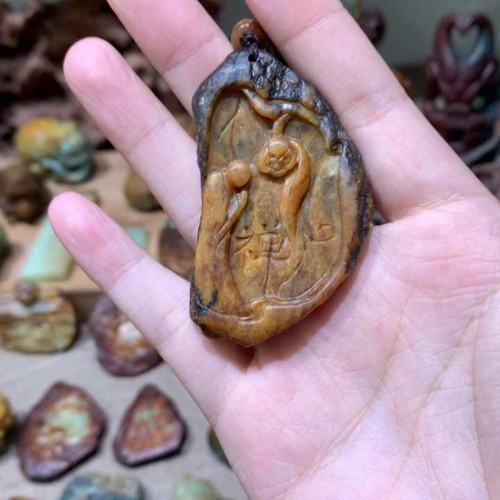 未镶嵌岫岩河磨玉（透闪石质玉）挂件