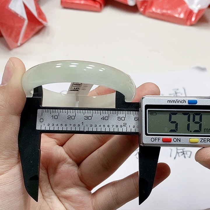 翡翠手镯未镶嵌122