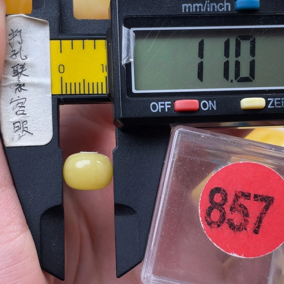 蜜蜡未镶嵌珠宝奇石