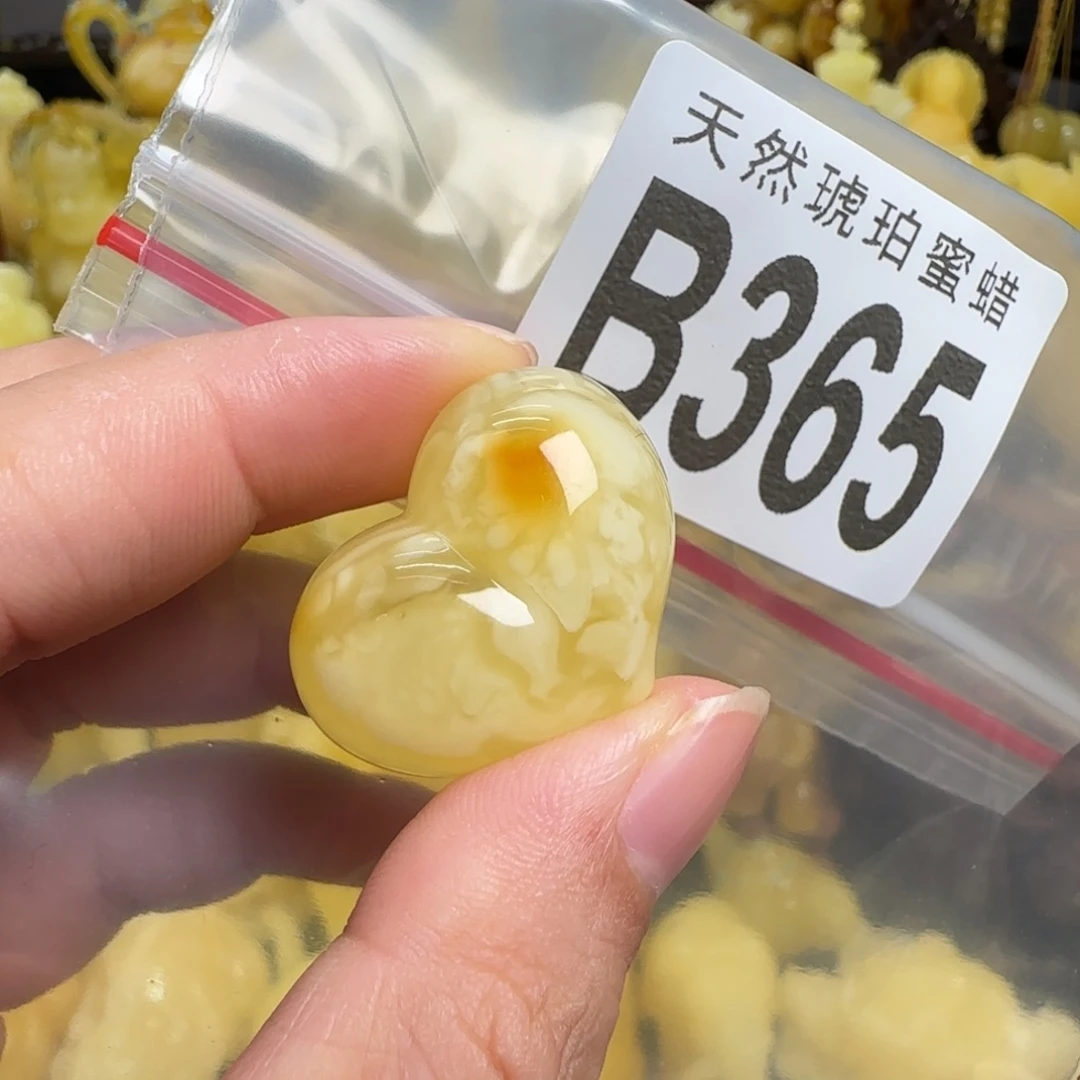 蜜蜡未镶嵌珠宝奇石