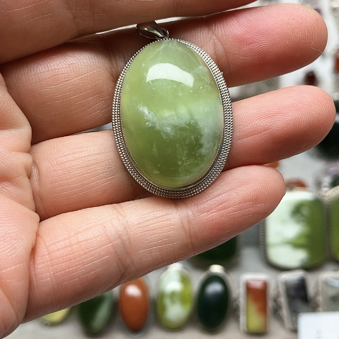 银S925镶嵌蛇纹石玉吊坠