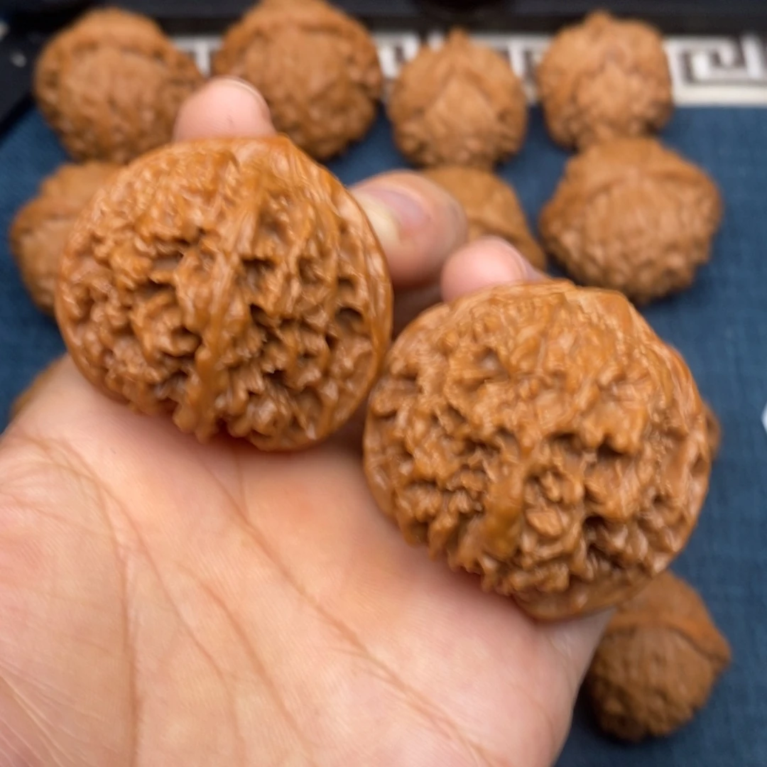 文玩核桃把件41红皮球星