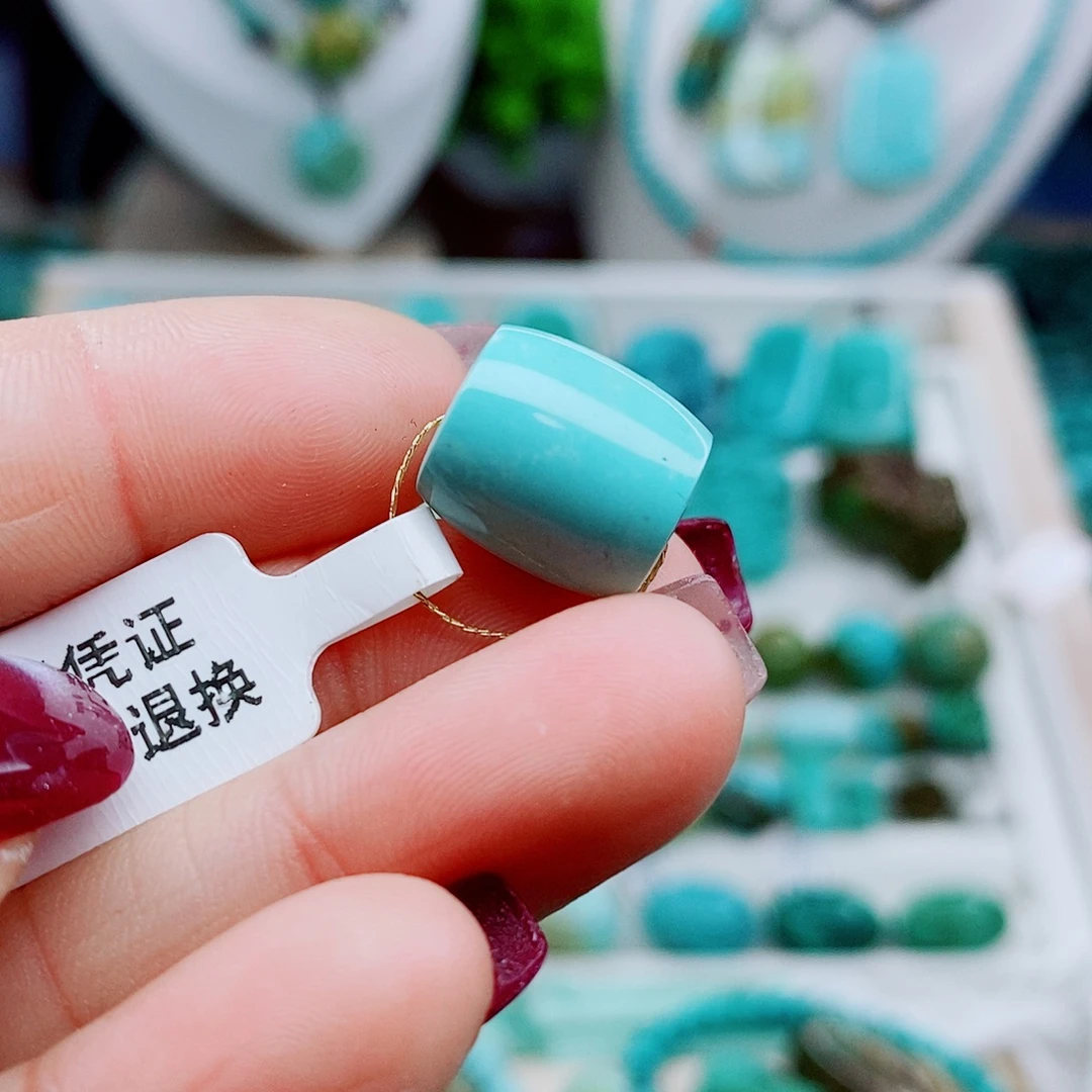 绿松石未镶嵌颈饰