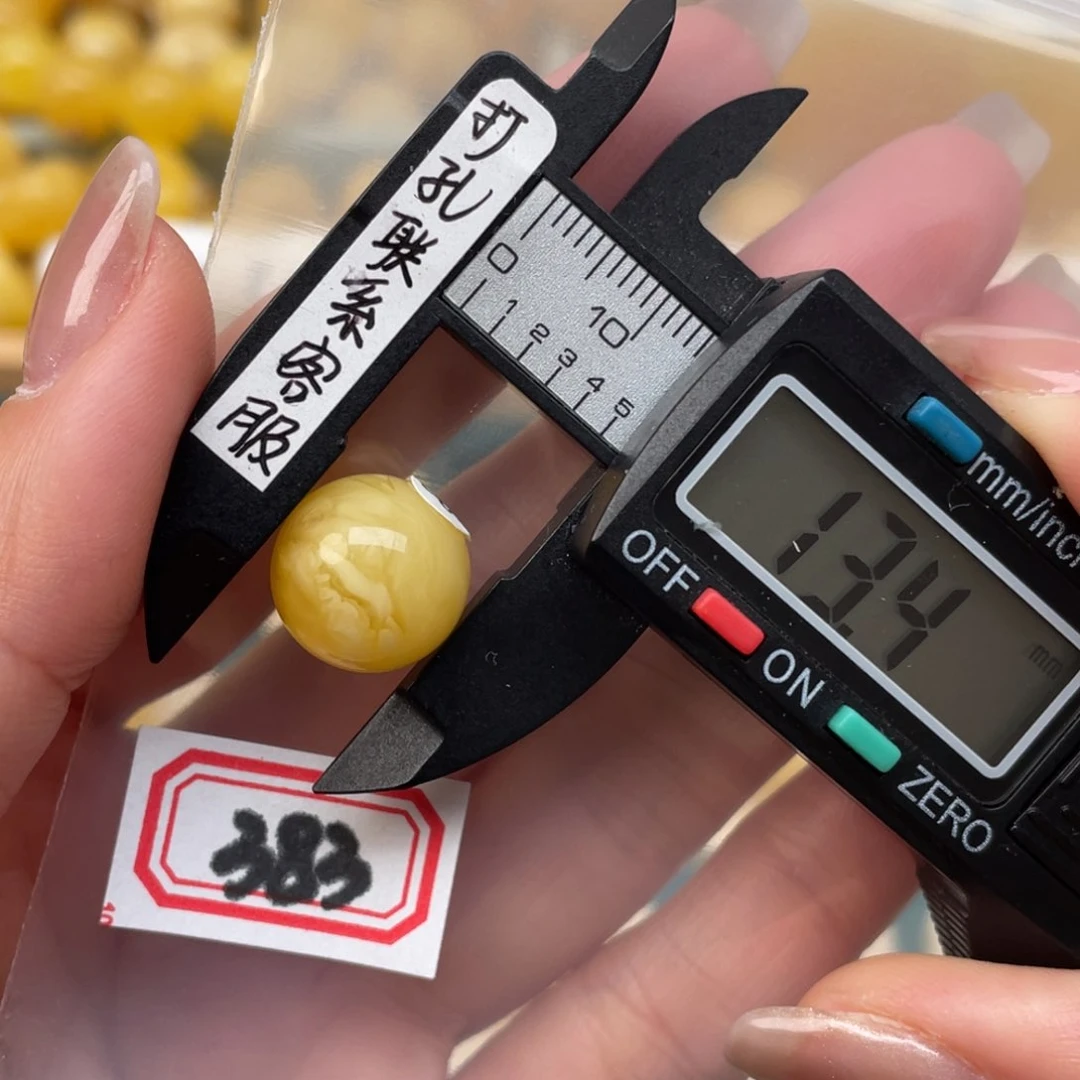 蜜蜡裸石未镶嵌哈*哈