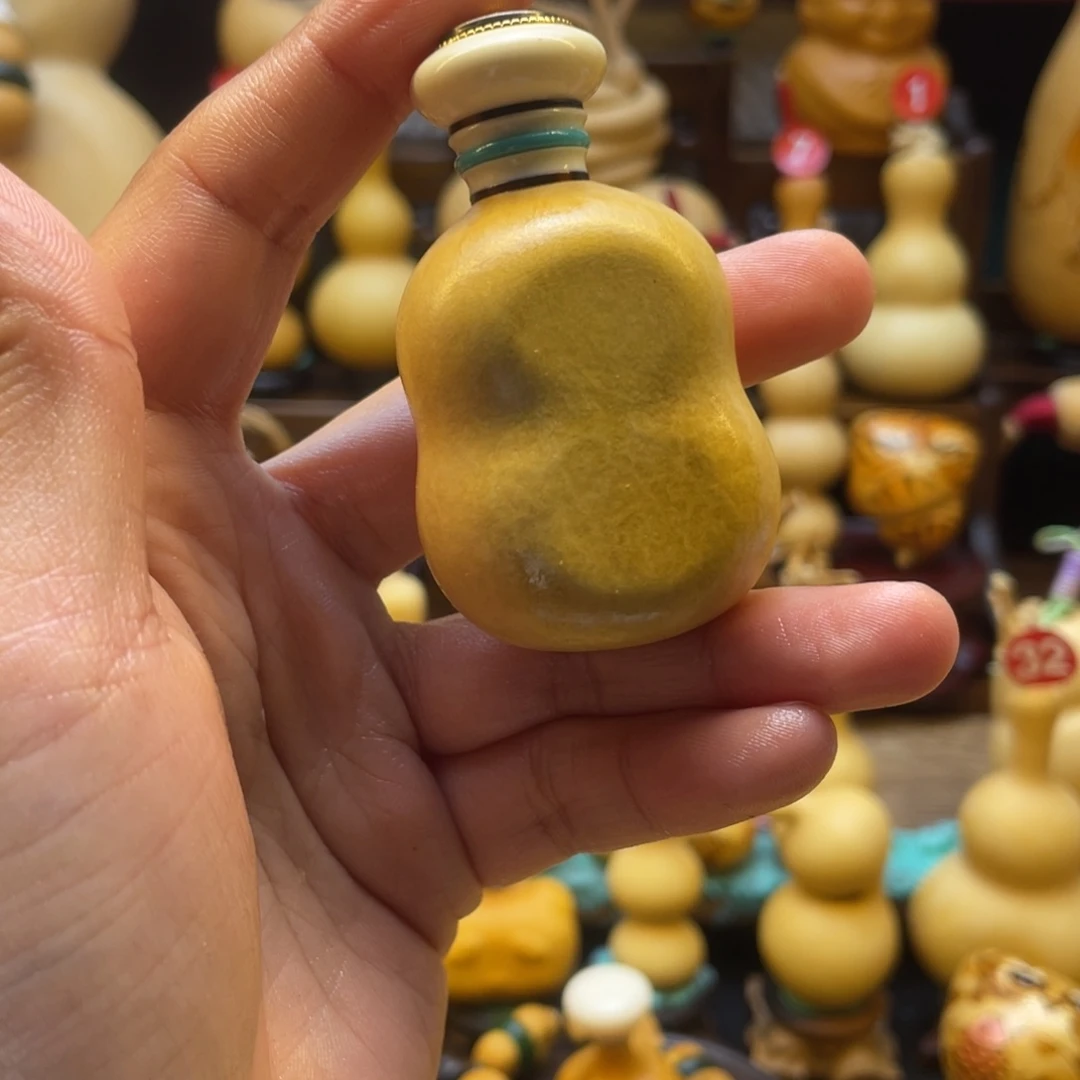 小**事葫芦等多种颜色的花鸟画作品被