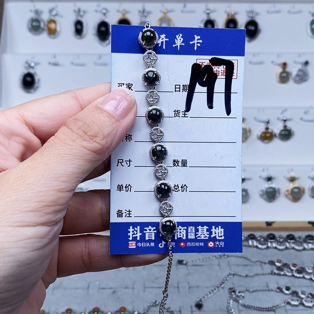 未镶嵌戒指翡翠手连