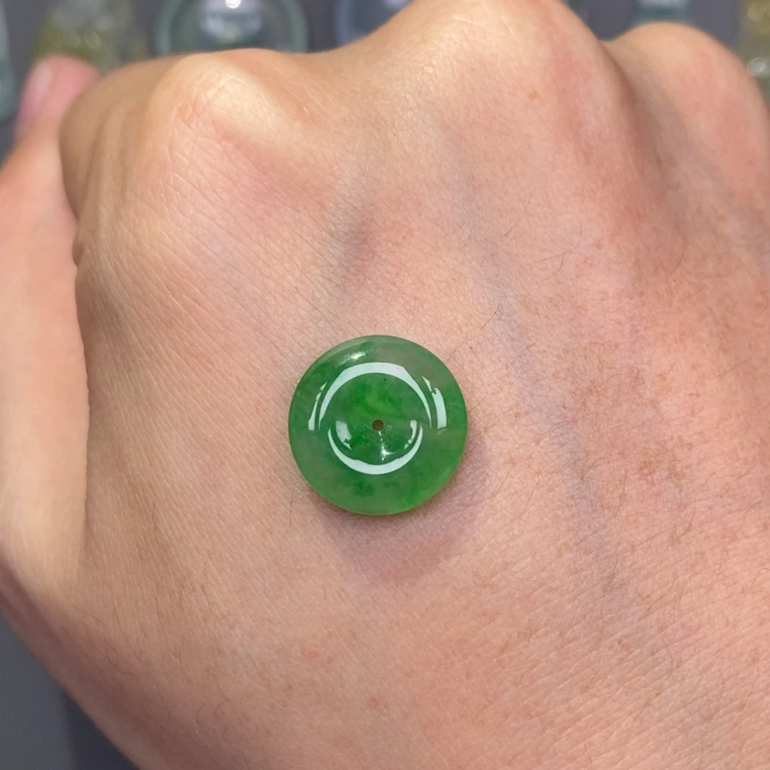 翡翠未镶嵌颈饰平安扣