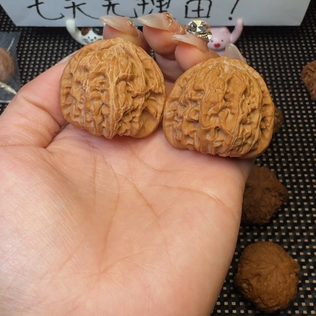 文玩核桃吊坠十*?三角白38