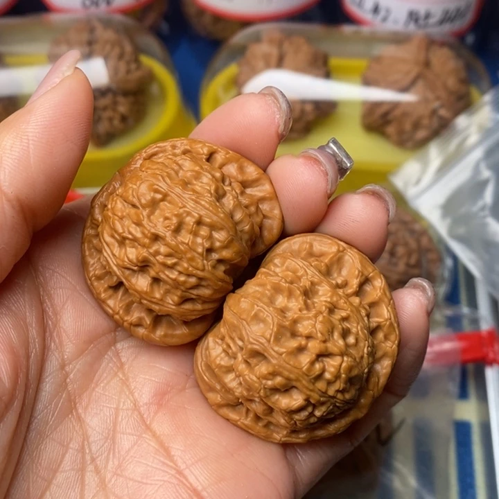 吊坠桃核白狮子39全品