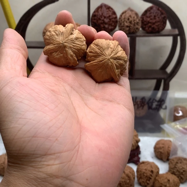 禁***私吊坠文玩核桃三棱金蟾尊