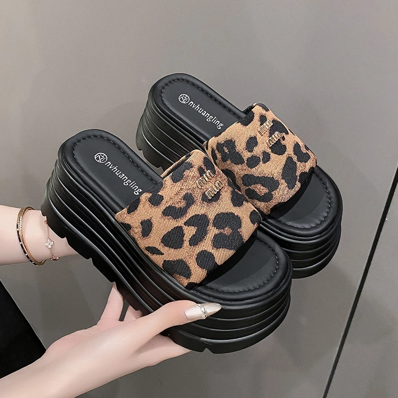 8cm夏季新款豹纹网红时尚百搭夏季外穿厚底防滑坡跟ins休闲女拖鞋
