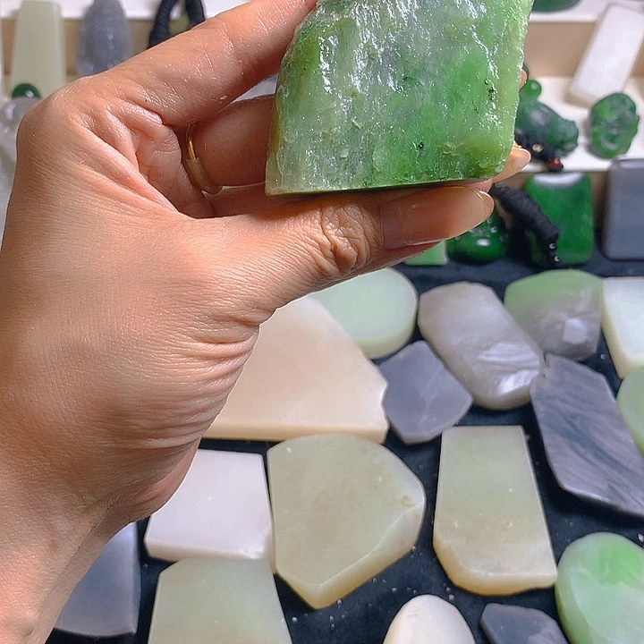 和田玉未镶嵌珠宝半成品