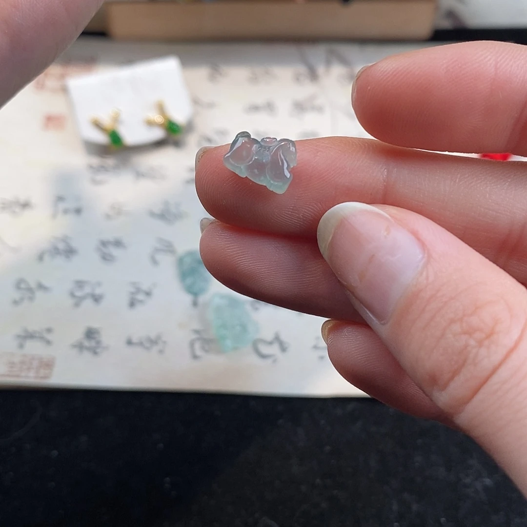 翡翠颈饰未镶嵌想****.天然翡翠