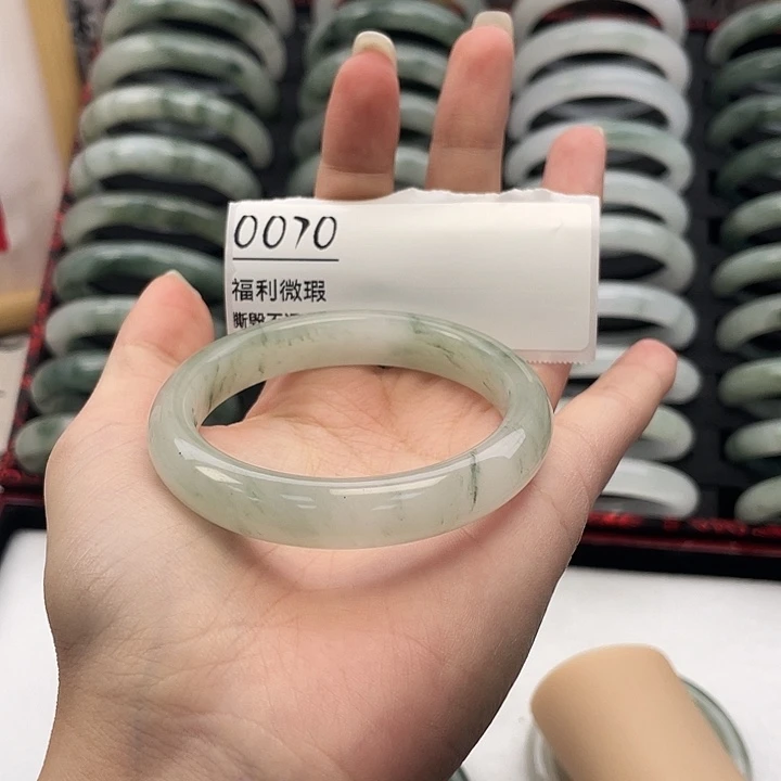 石英岩玉未镶嵌手镯