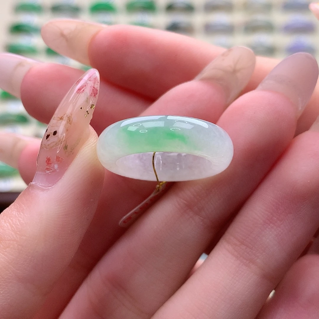 翡翠未镶嵌戒指港10.11