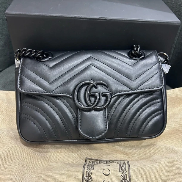 99新 GUCCI/古驰 新款全黑马蒙22链条包