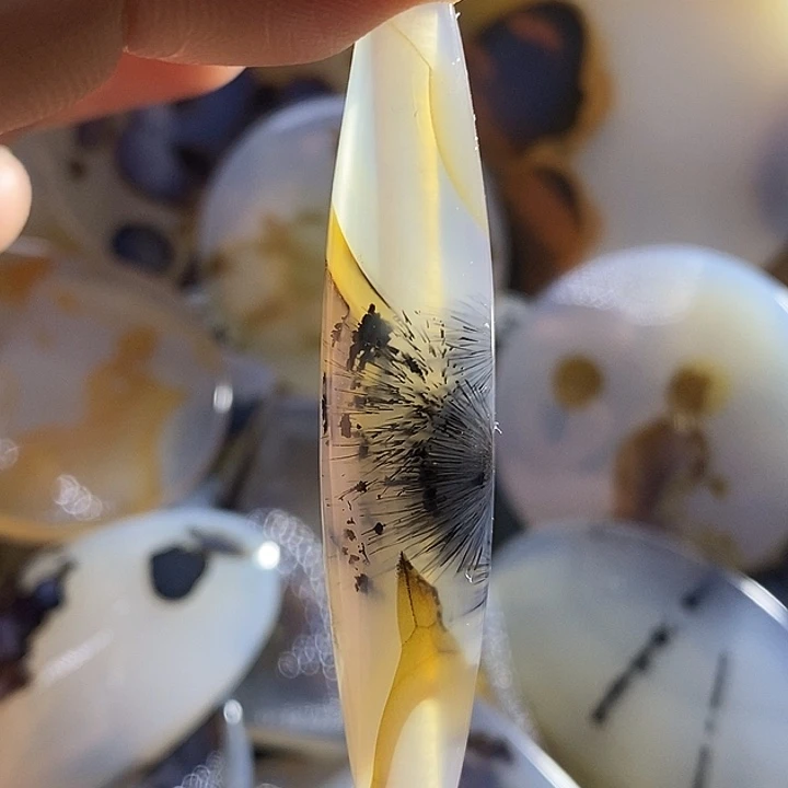 未镶嵌颈饰玛瑙/玉髓猎****）