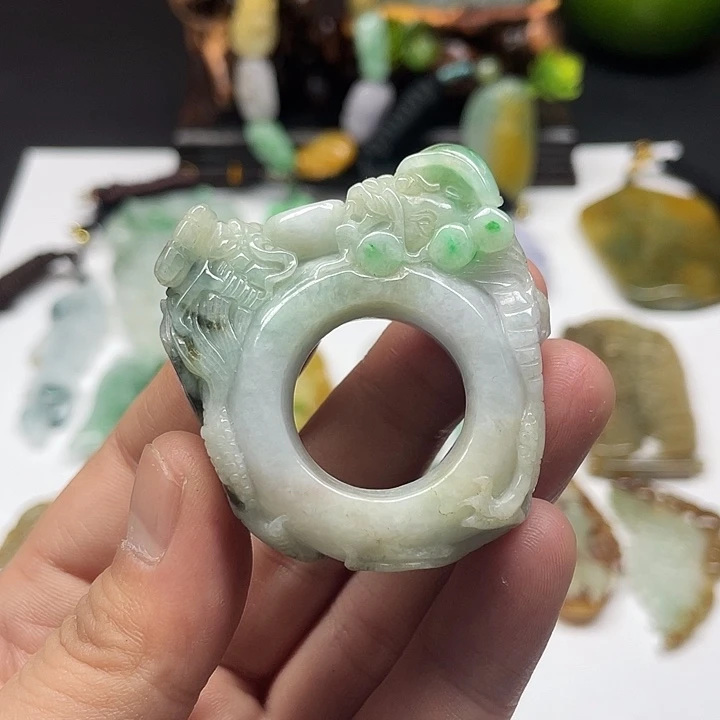 翡翠未镶嵌颈饰扳指