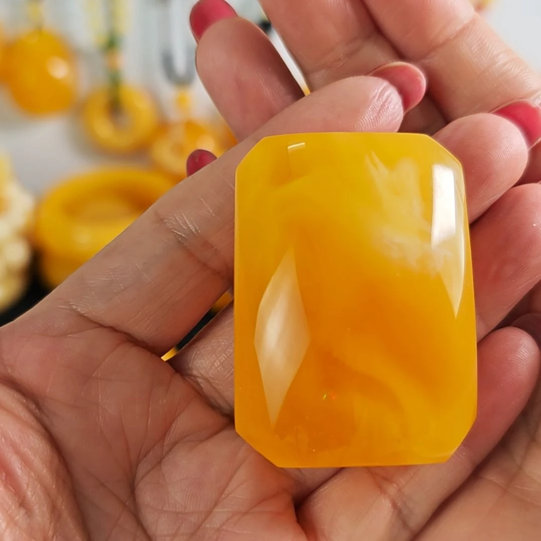 蜜蜡吊坠(赠链)未镶嵌禧****活