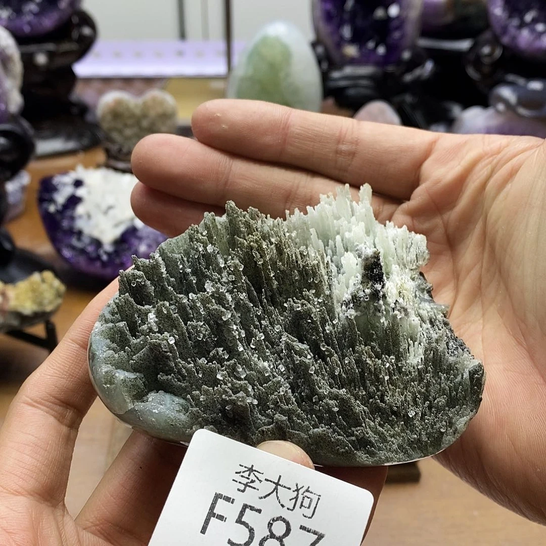 东***王紫晶未镶嵌大型摆件（非配饰）