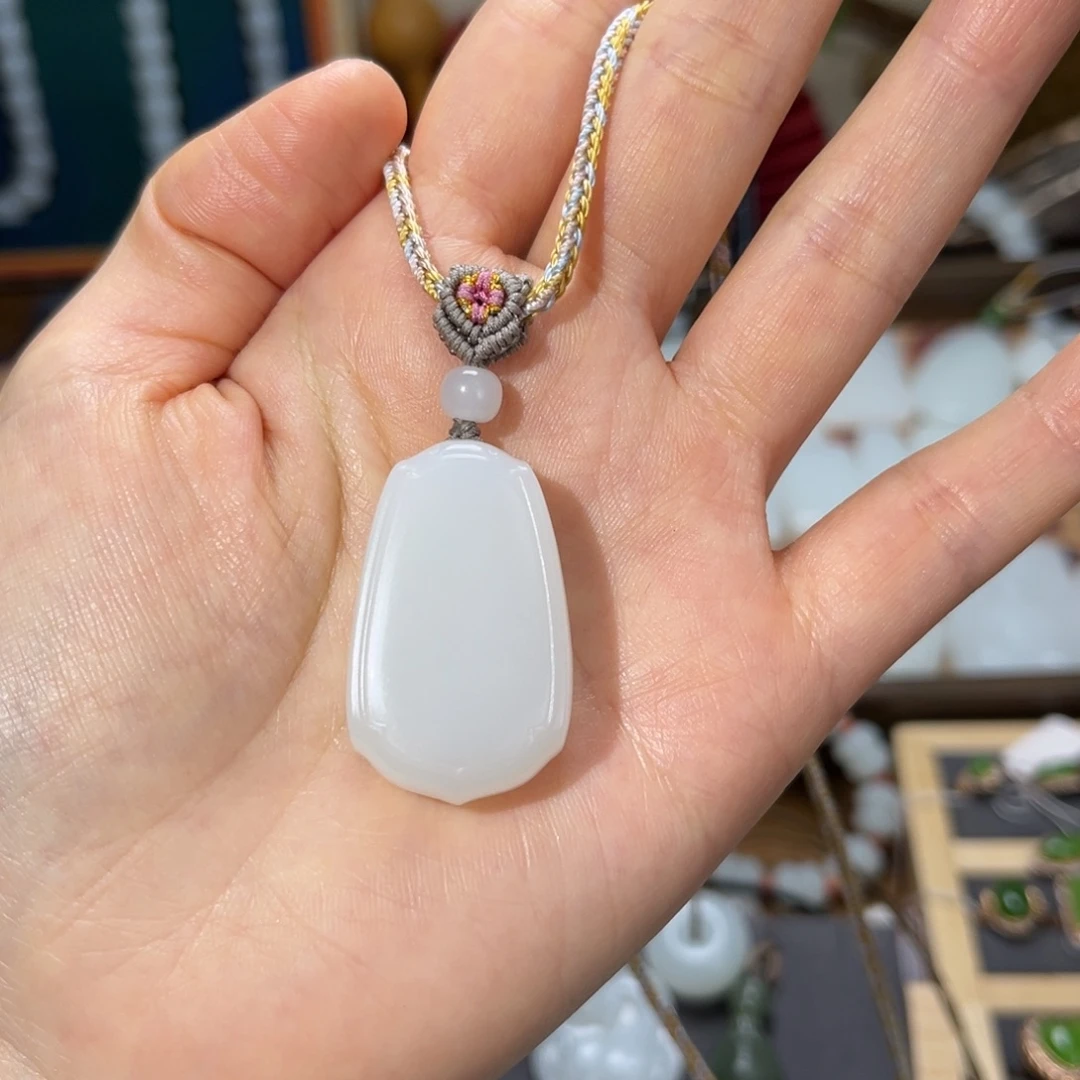 和田玉未镶嵌吊坠(赠链)