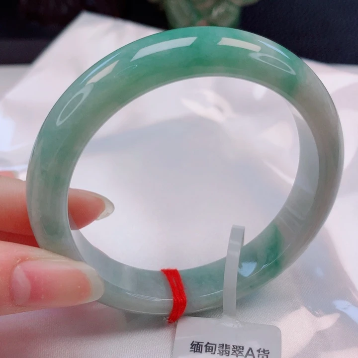 萍***头翡翠未镶嵌手镯56圈