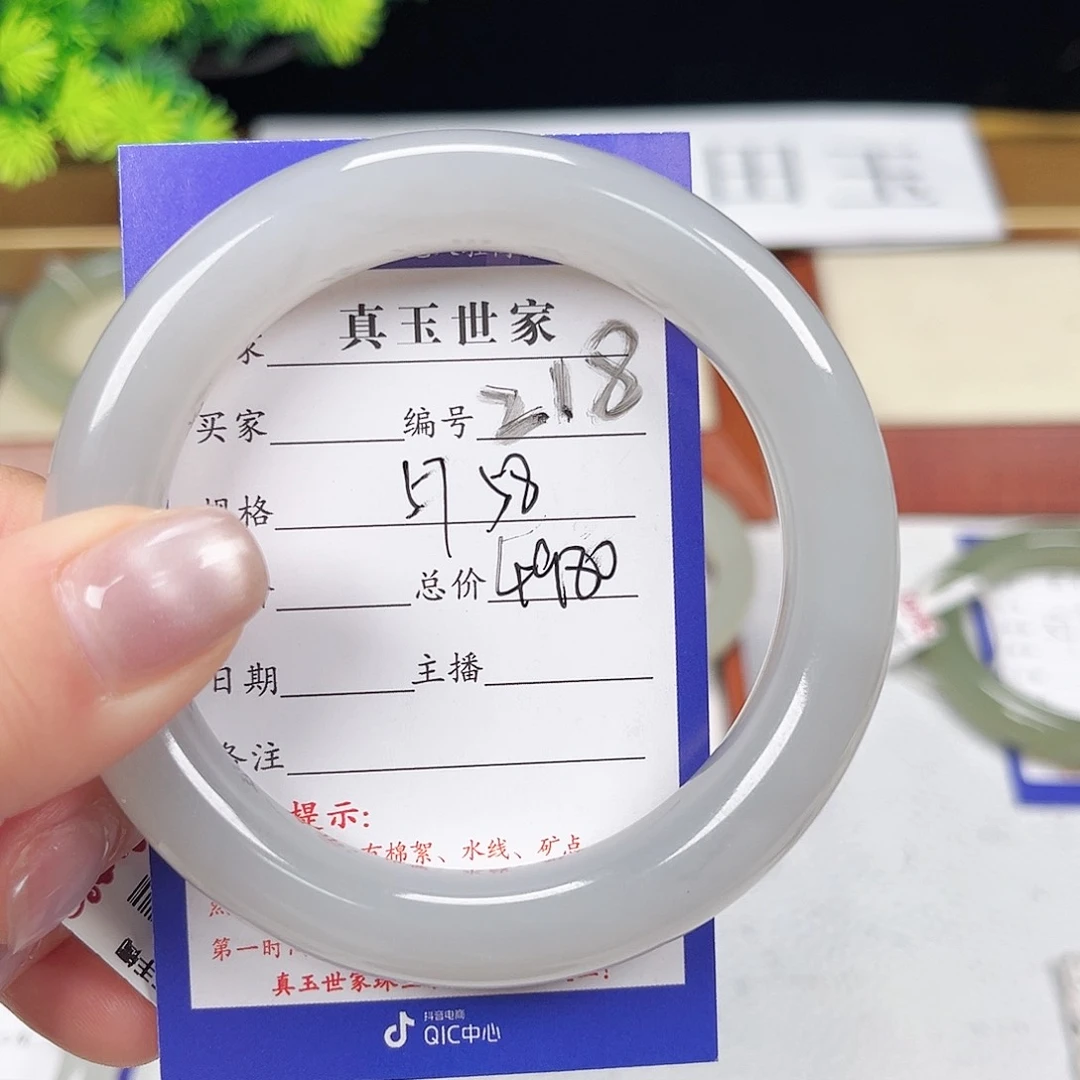 和田玉手镯未镶嵌