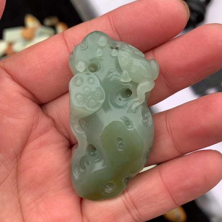 颈饰未镶嵌透闪石质玉