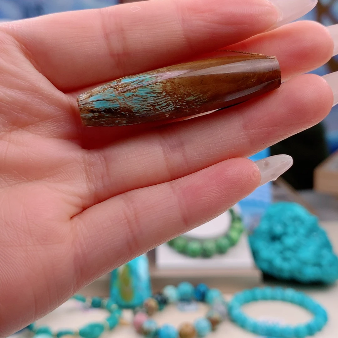 绿松石未镶嵌珠宝奇石