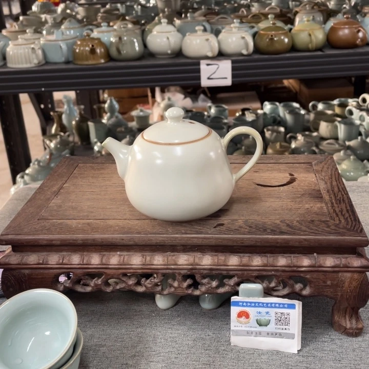 摆件月白釉葫芦壶