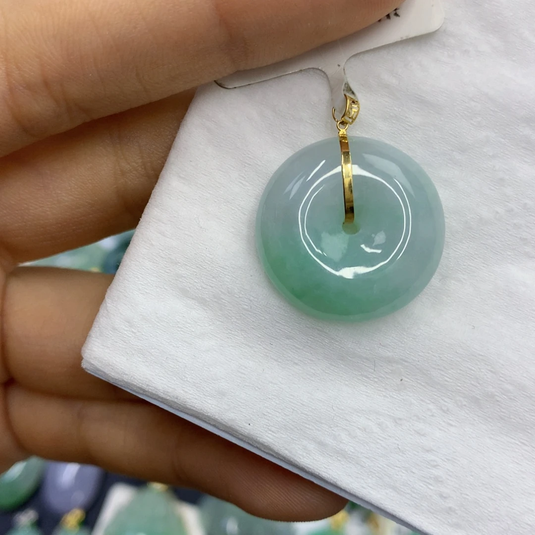 翡翠18K金镶嵌颈饰