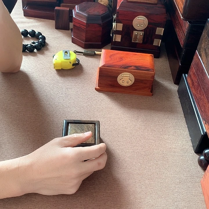 贡木W****t金丝楠阴沉木小机关盒