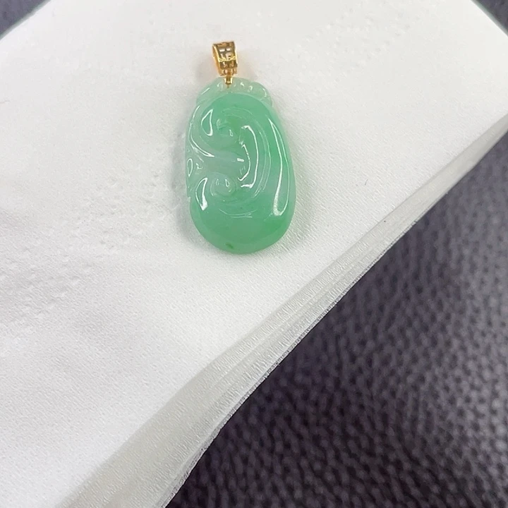 翡翠颈饰18K金镶嵌翡翠