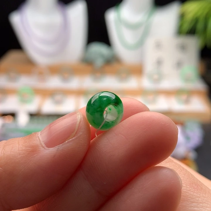 亚***翡翠未镶嵌颈饰天然缅甸A货翡翠