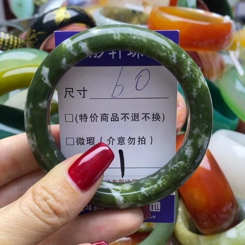 蛇纹石玉手镯未镶嵌