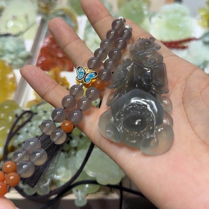 蛇纹石玉吊坠未镶嵌