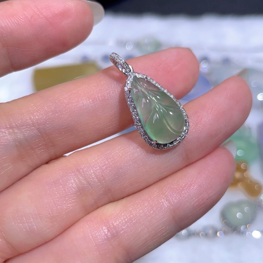 颈饰18K金镶嵌翡翠翡翠